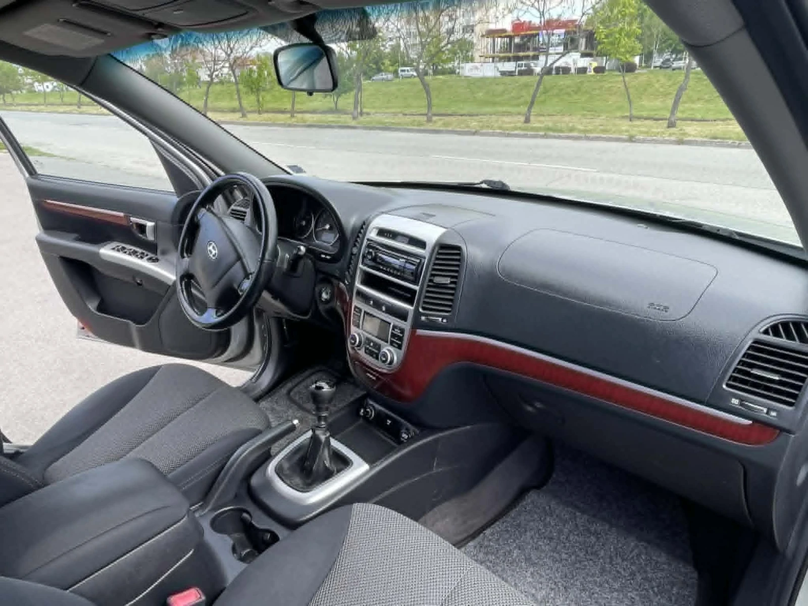 Hyundai Santa fe 2.7 V6 4x4 Газ инжекцион, снимка 10 - Автомобили и джипове - 54606972