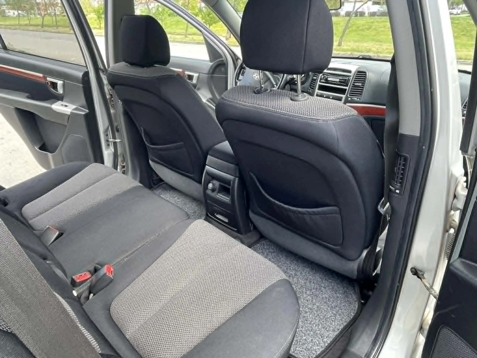 Hyundai Santa fe 2.7 V6 4x4 Газ инжекцион, снимка 8 - Автомобили и джипове - 54606972