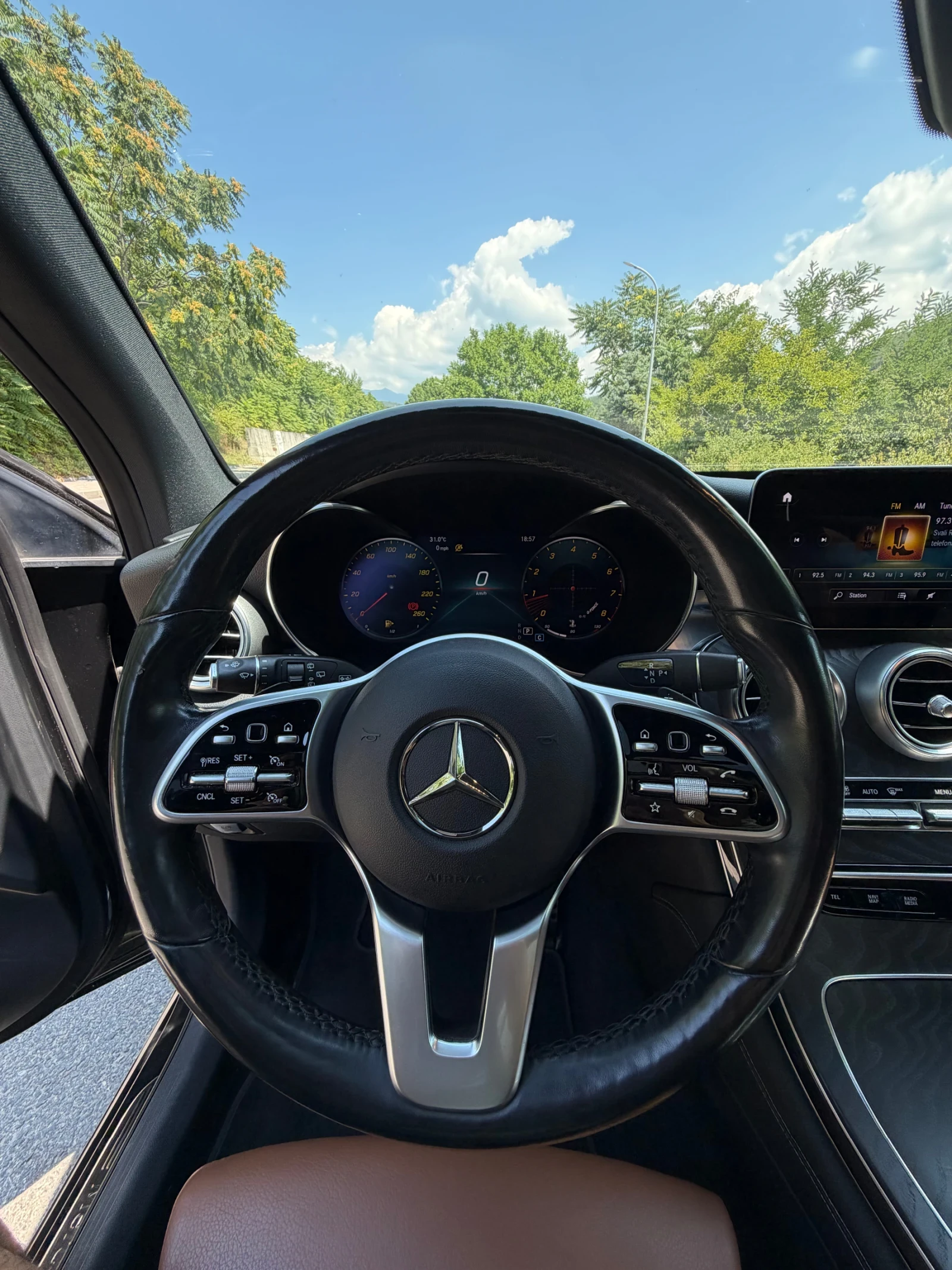 Mercedes-Benz GLC 300 * 4MATIC * 9G * BURMESTER * 2xPANO, снимка 12 - Автомобили и джипове - 55163887