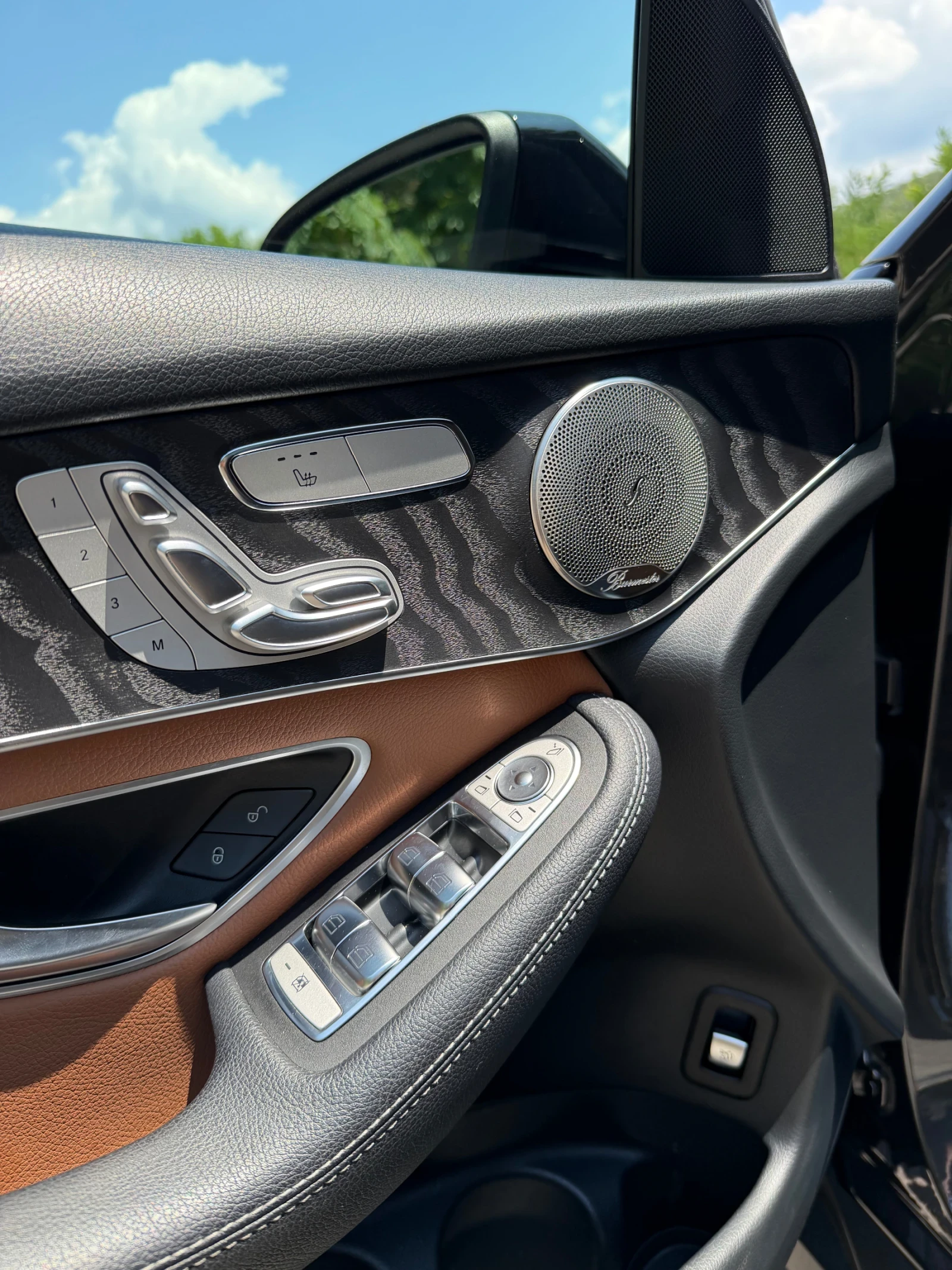 Mercedes-Benz GLC 300 * 4MATIC * 9G * BURMESTER * 2xPANO, снимка 11 - Автомобили и джипове - 55163887