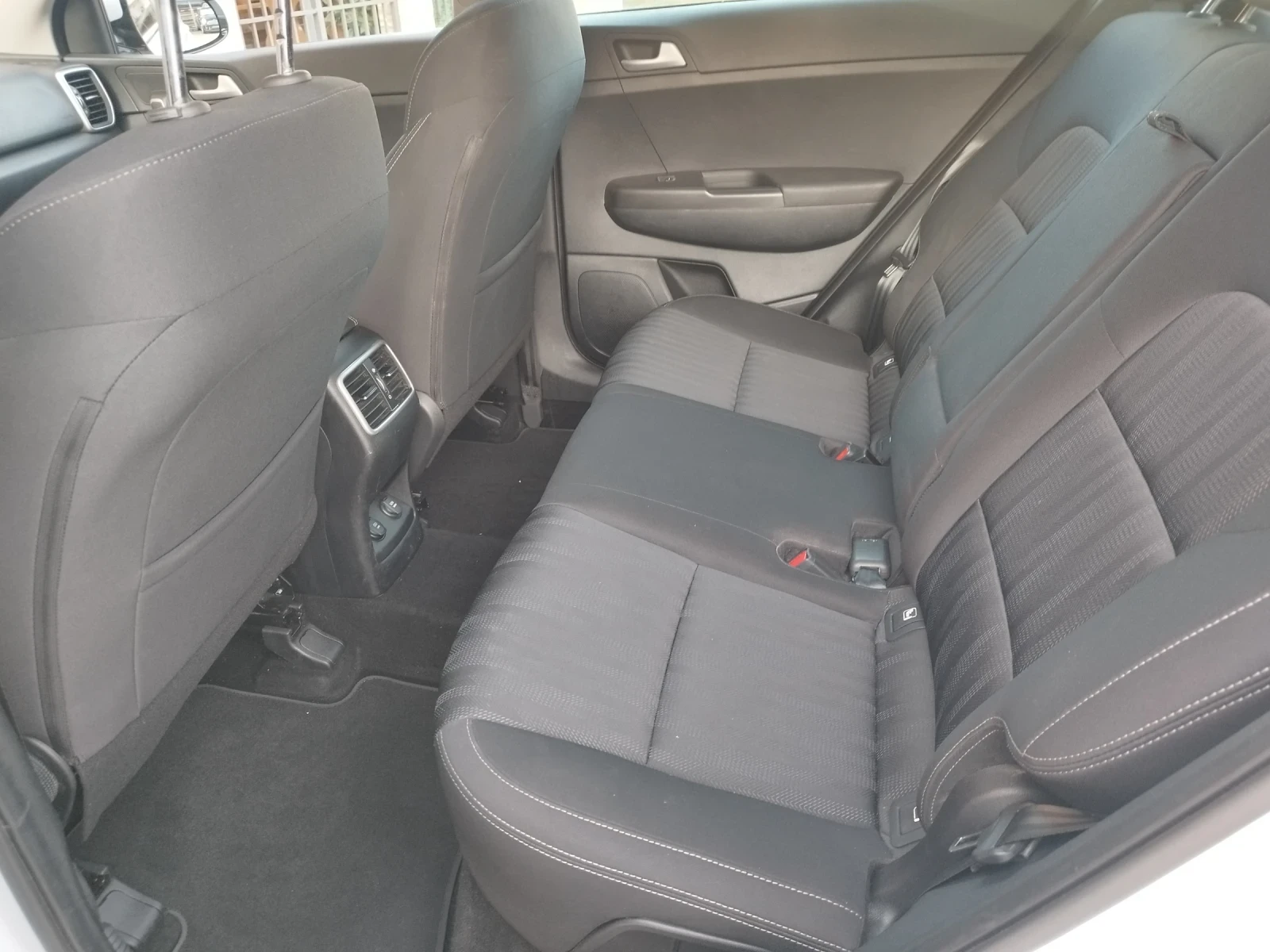 Kia Sportage 1.6 CRDI, 2020 г., 141000 км.(КАТО НОВА), снимка 8 - Автомобили и джипове - 55530617