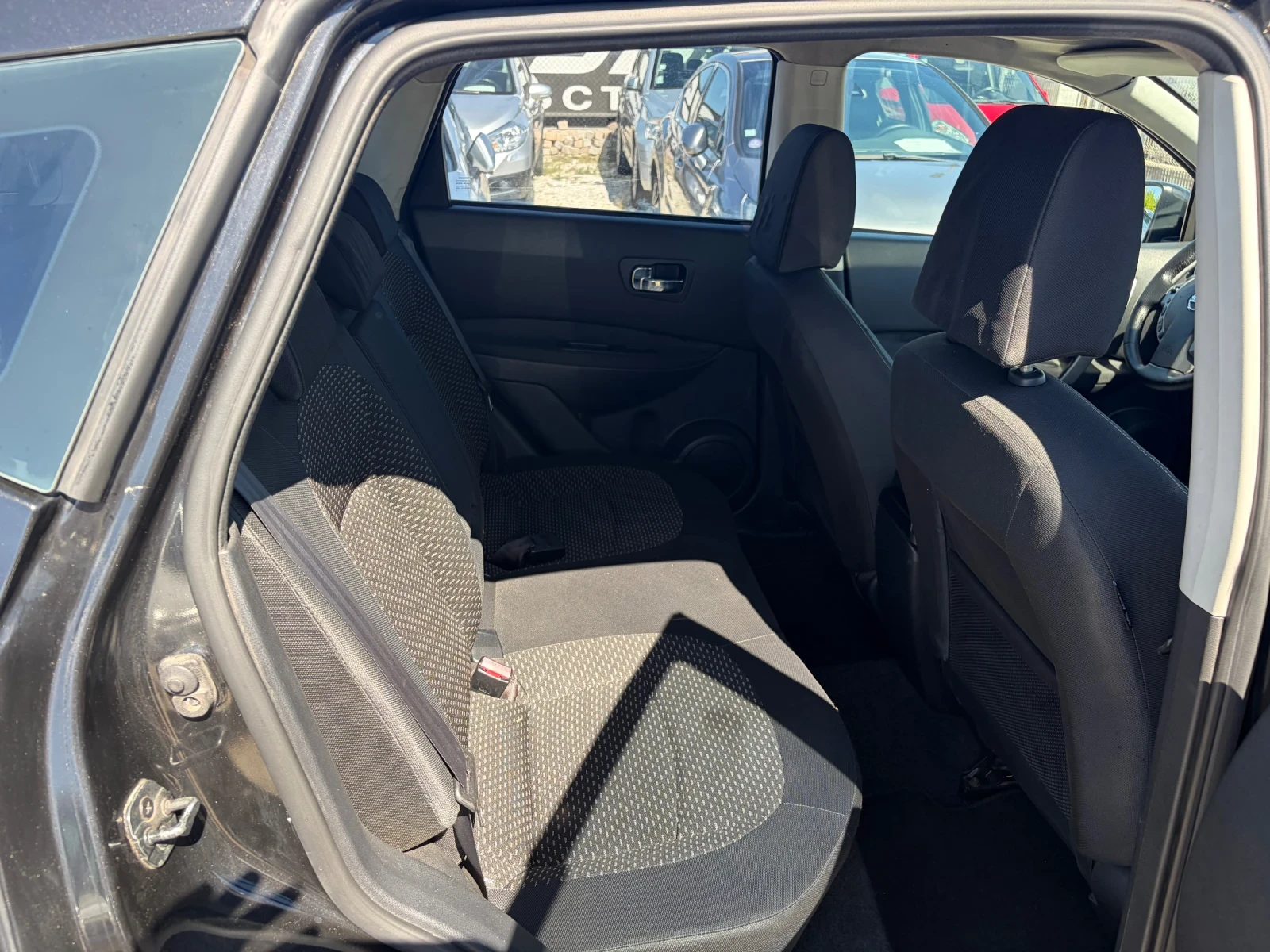 Nissan Qashqai 2.0DCi TOP, снимка 13 - Автомобили и джипове - 56081250