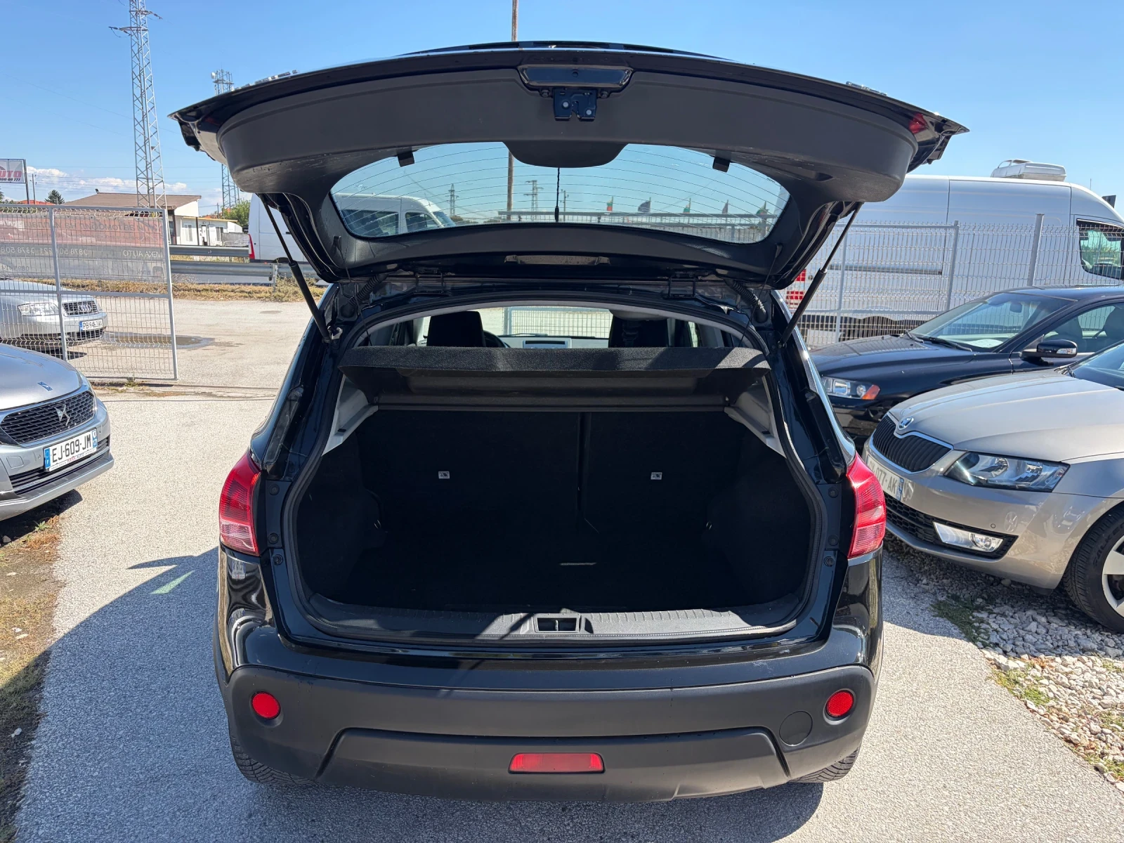 Nissan Qashqai 2.0DCi TOP, снимка 12 - Автомобили и джипове - 56081250