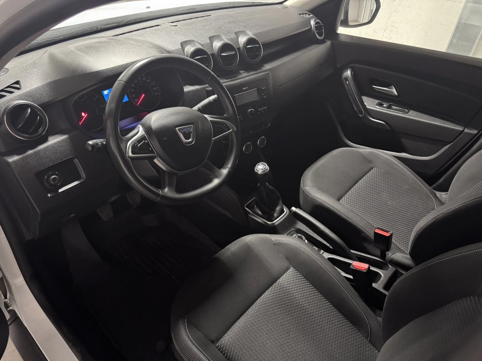 Dacia Duster 1.5dCI, 4x4, 110кс., 2019 г., снимка 8 - Автомобили и джипове - 56140206