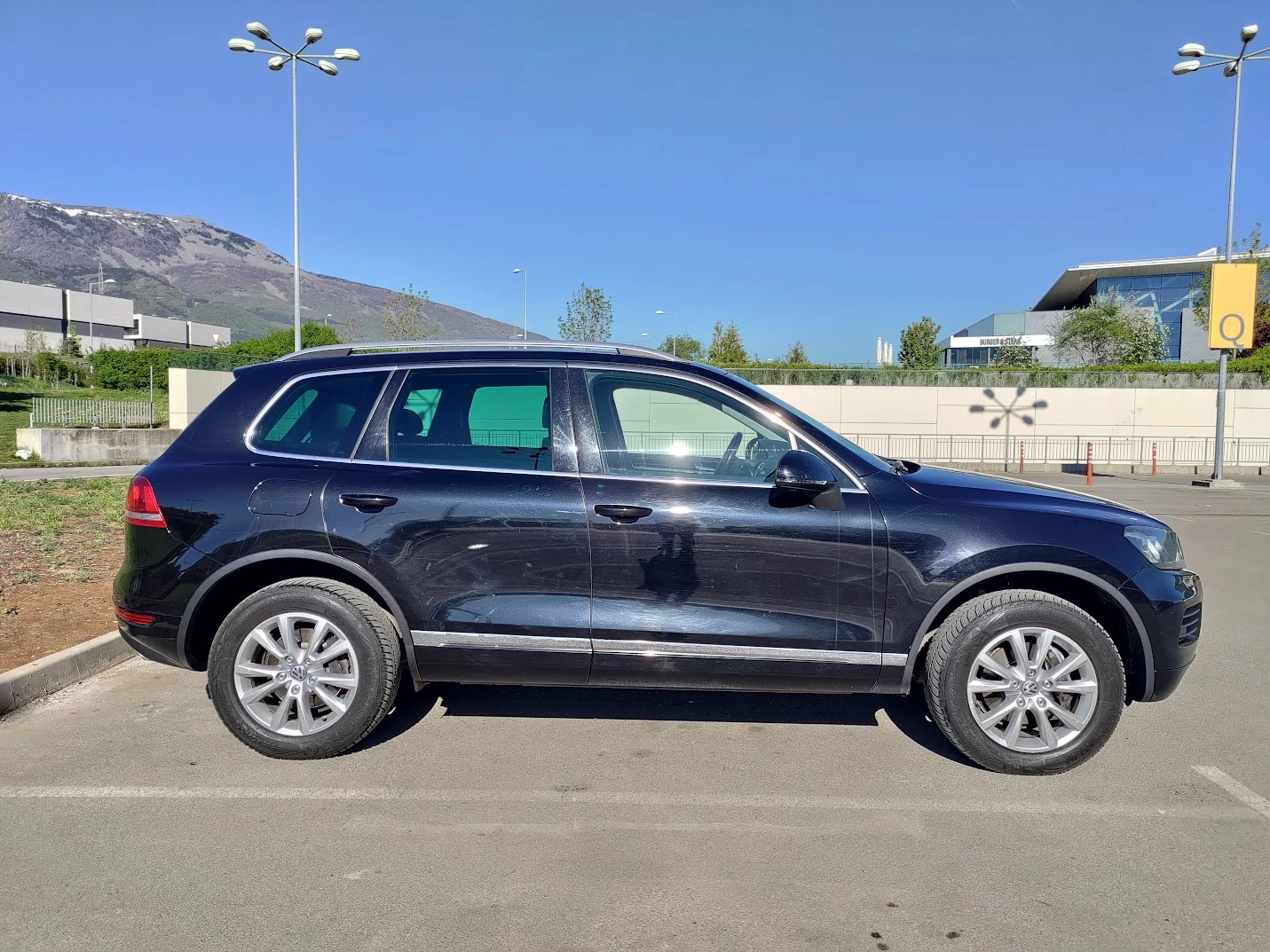 VW Touareg, снимка 3 - Автомобили и джипове - 56484321