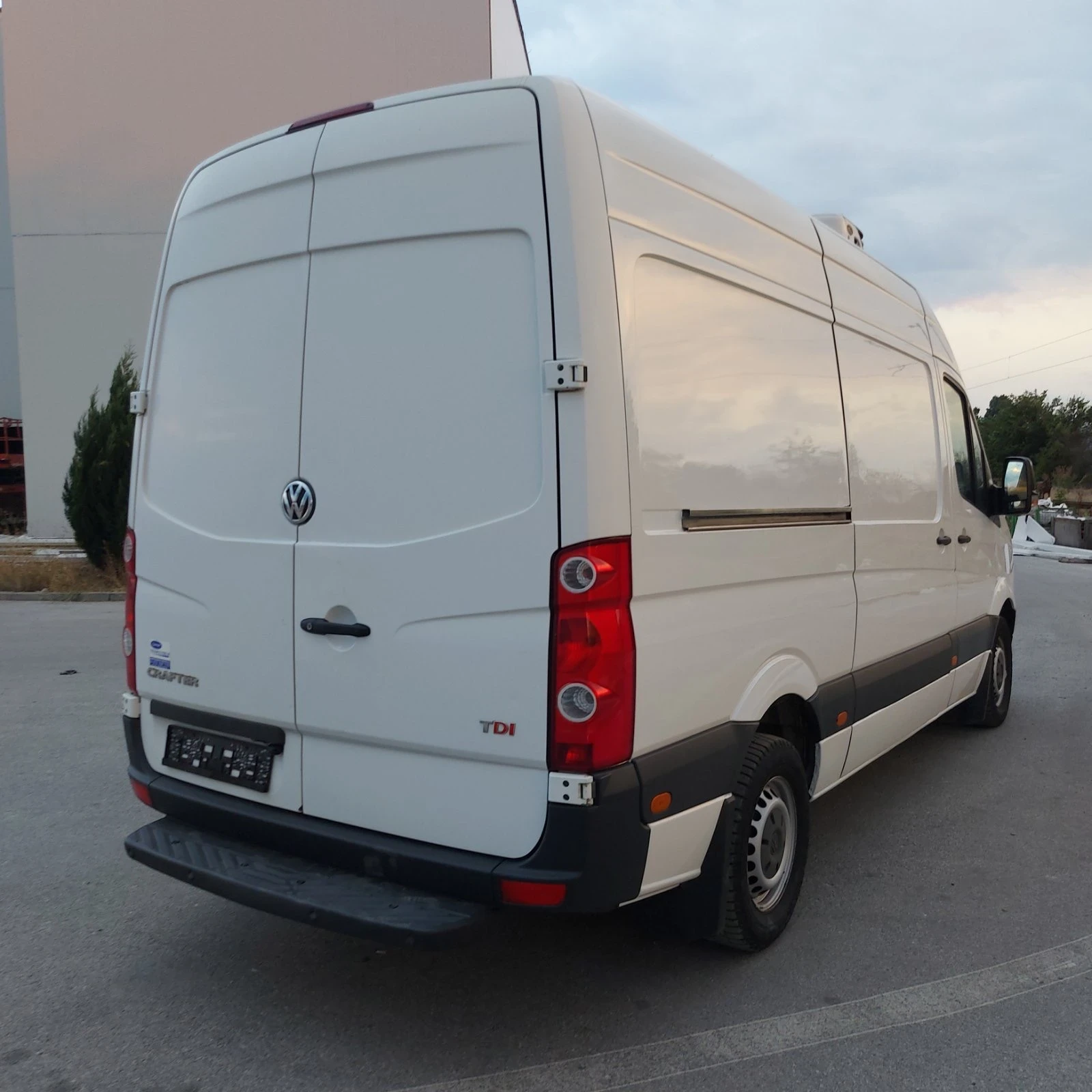 VW Crafter хладилен с климатик, снимка 6 - Бусове и автобуси - 55566000