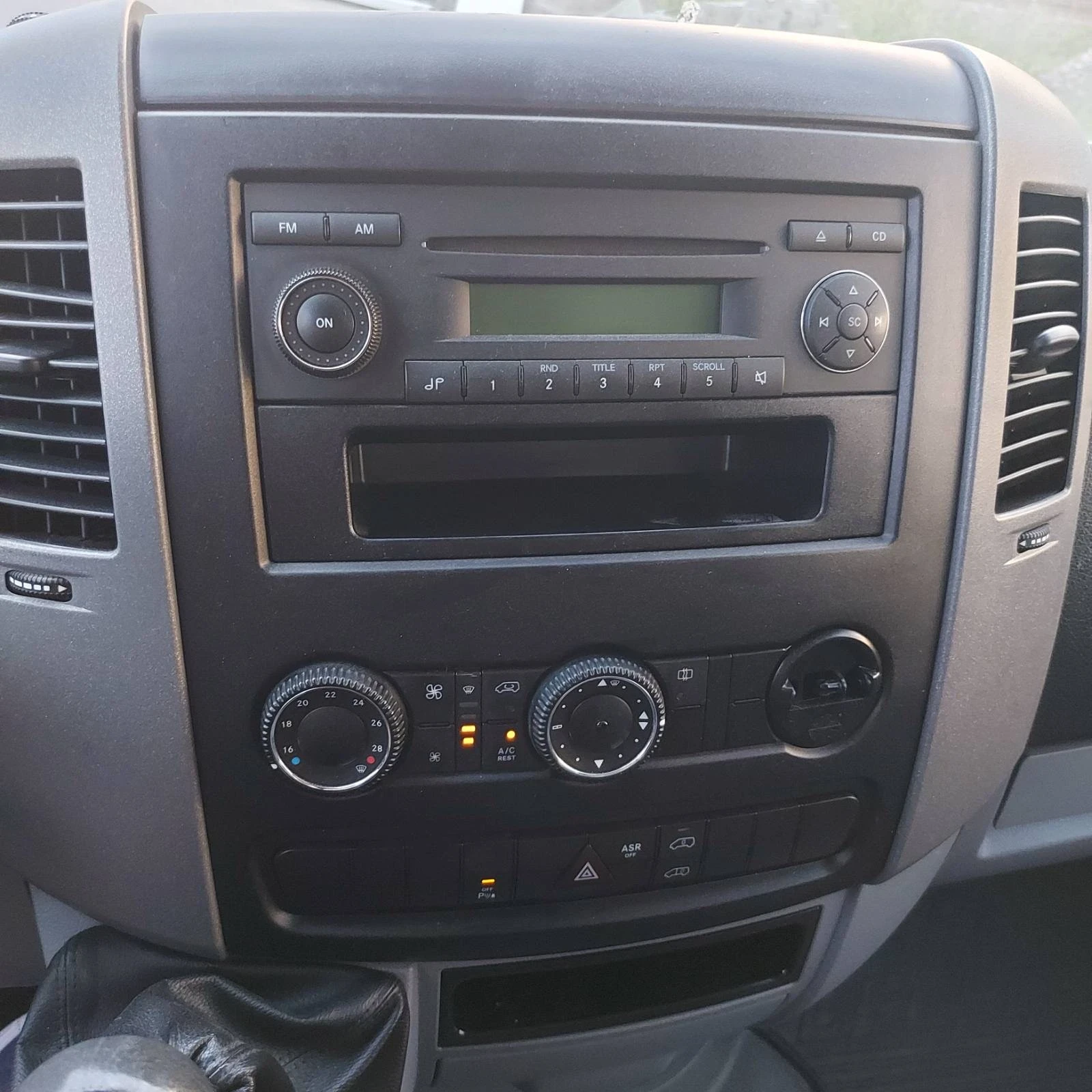 VW Crafter хладилен с климатик, снимка 11 - Бусове и автобуси - 55566000