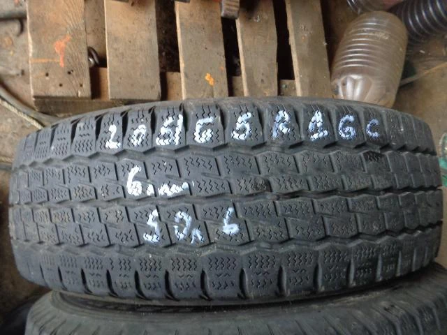 Гуми Зимни 205/65R16, снимка 1 - Гуми и джанти - 20253964