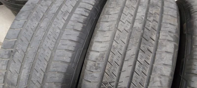 Гуми Всесезонни 235/50R17, снимка 2 - Гуми и джанти - 35130308