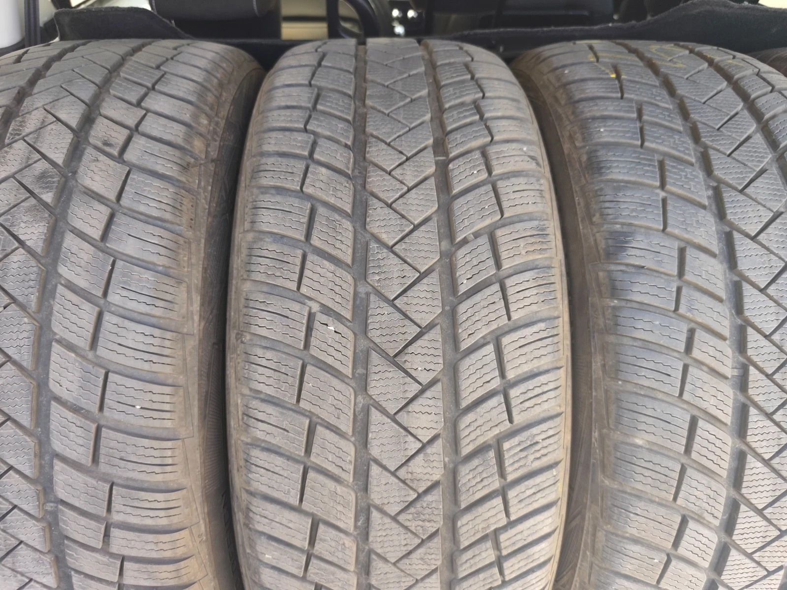 Гуми Зимни 265/45R21