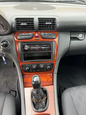 Mercedes-Benz C 200, снимка 10