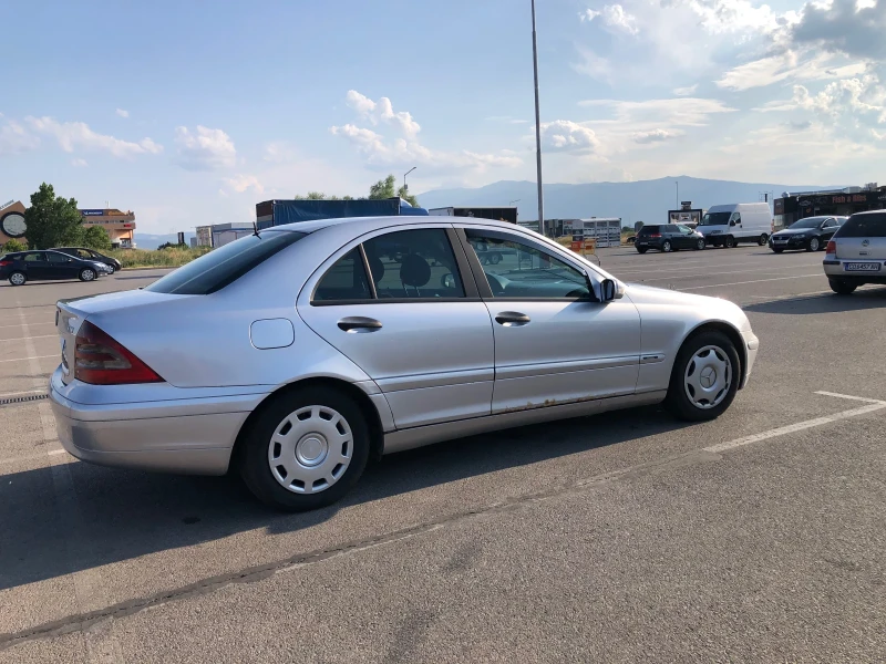 Mercedes-Benz C 220, снимка 6 - Автомобили и джипове - 47635786