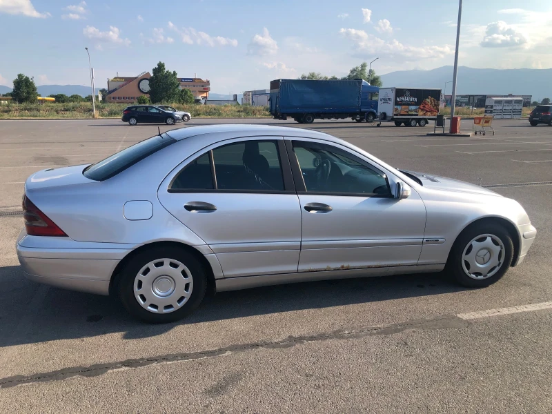 Mercedes-Benz C 220, снимка 3 - Автомобили и джипове - 47635786