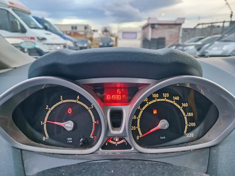 Ford Fiesta 1.4i LPG ITALIA , снимка 7 - Автомобили и джипове - 48048330