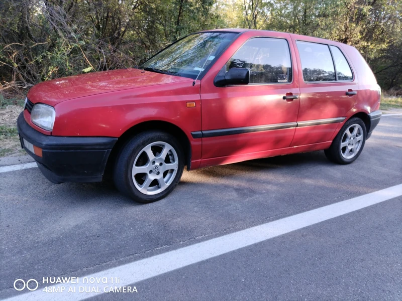 VW Golf 1.8, снимка 4 - Автомобили и джипове - 52160094