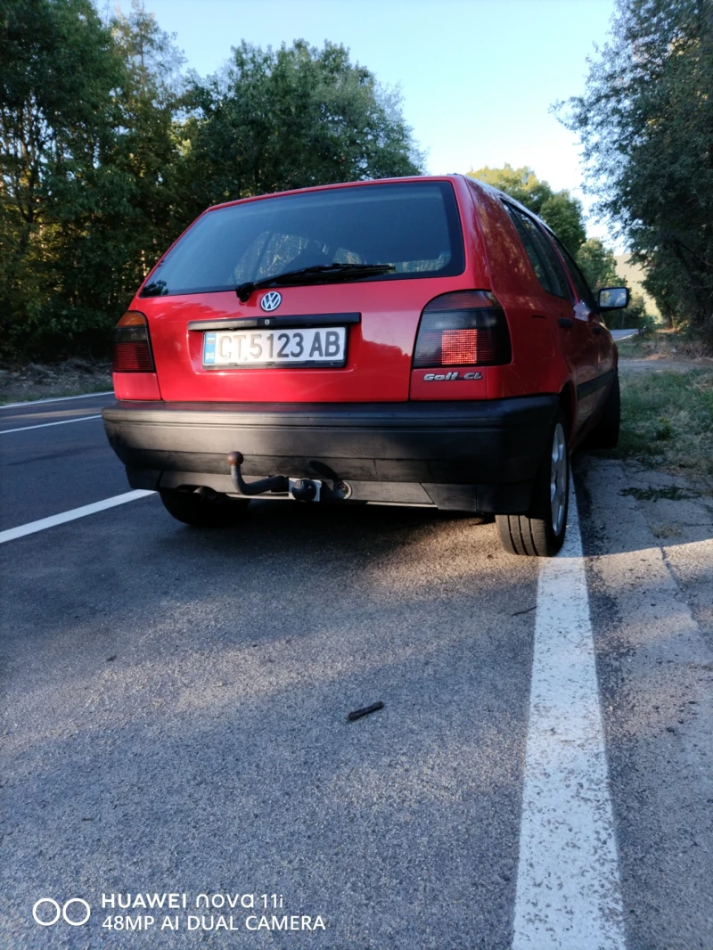 VW Golf 1.8, снимка 5 - Автомобили и джипове - 52160094