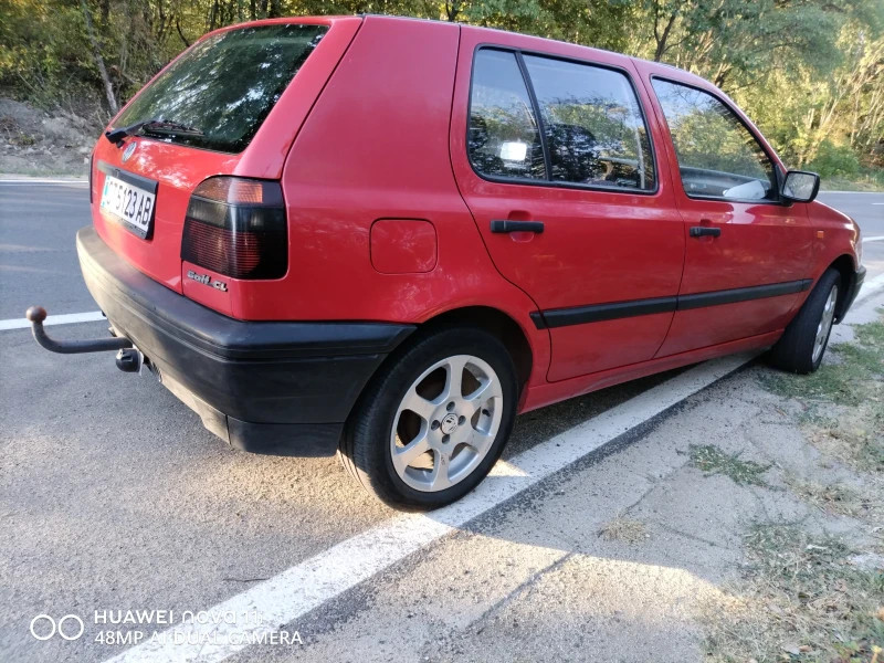 VW Golf 1.8, снимка 6 - Автомобили и джипове - 52160094