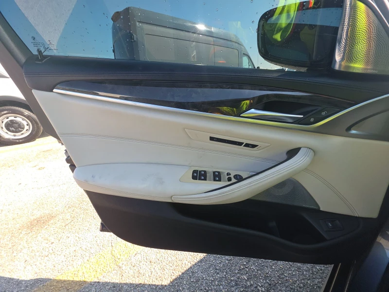 BMW 550 M550i xDrive, снимка 10 - Автомобили и джипове - 52912014