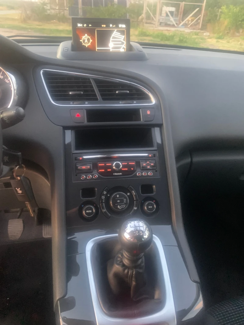 Peugeot 5008 1.6I, снимка 11 - Автомобили и джипове - 52935133