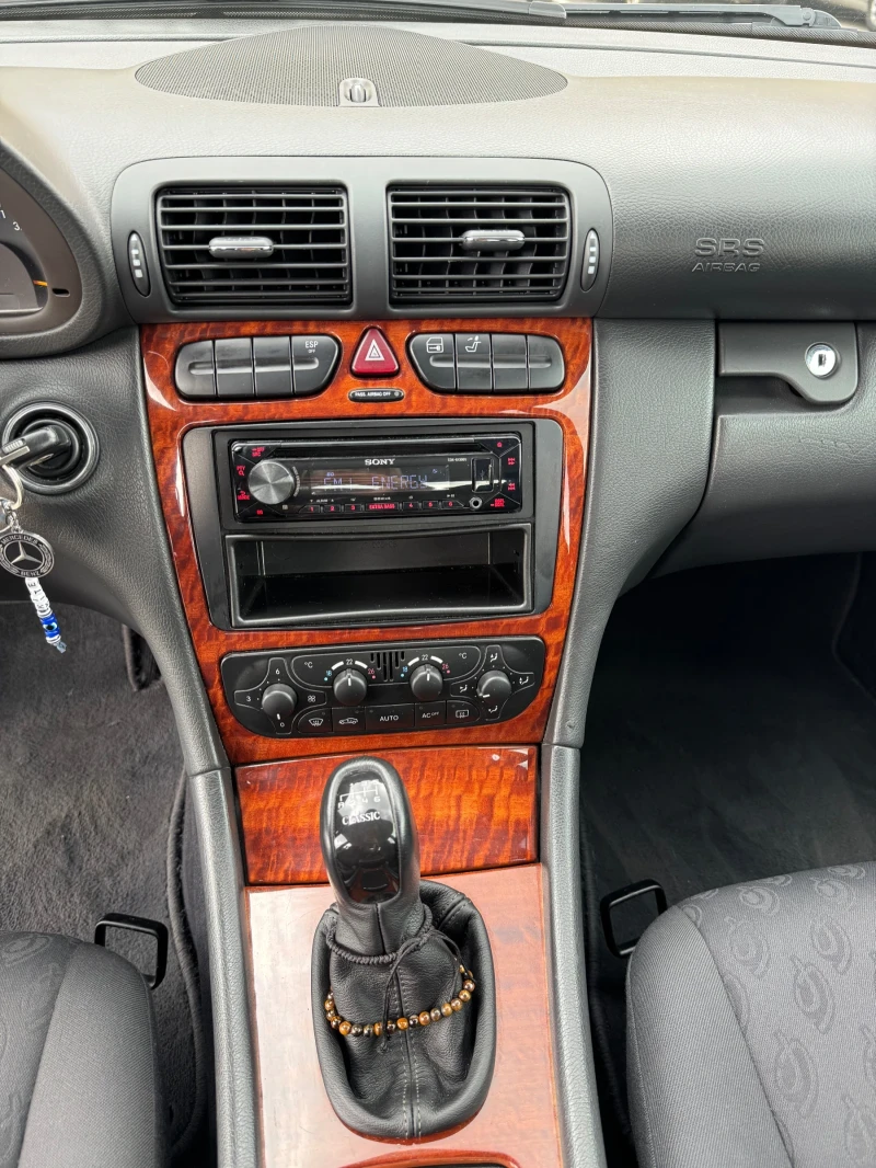 Mercedes-Benz C 200, снимка 10 - Автомобили и джипове - 53230871