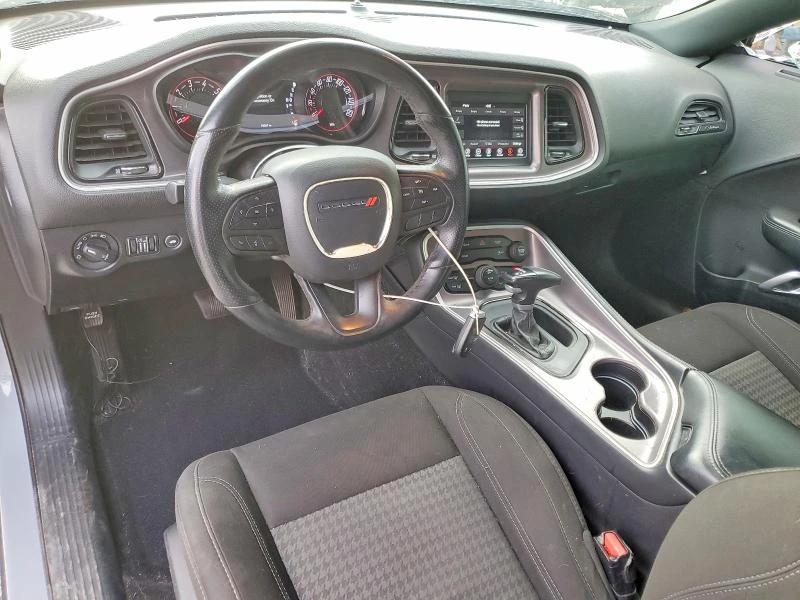Dodge Challenger SXT, снимка 8 - Автомобили и джипове - 53753869