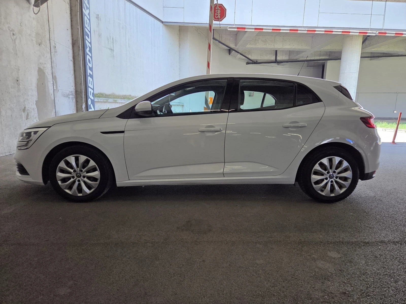 Renault Megane 1.5dci, 90hp, 1 собственик, Пълна сервизна история - изображение 8