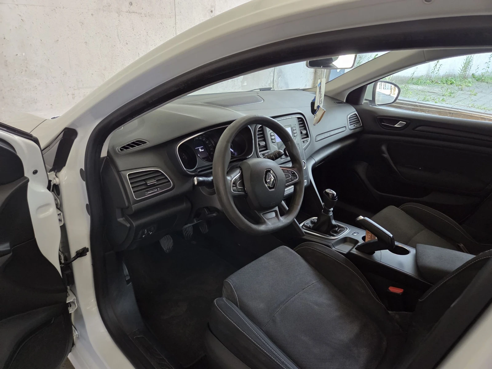 Renault Megane 1.5dci, 90hp, 1 собственик, Пълна сервизна история - изображение 10