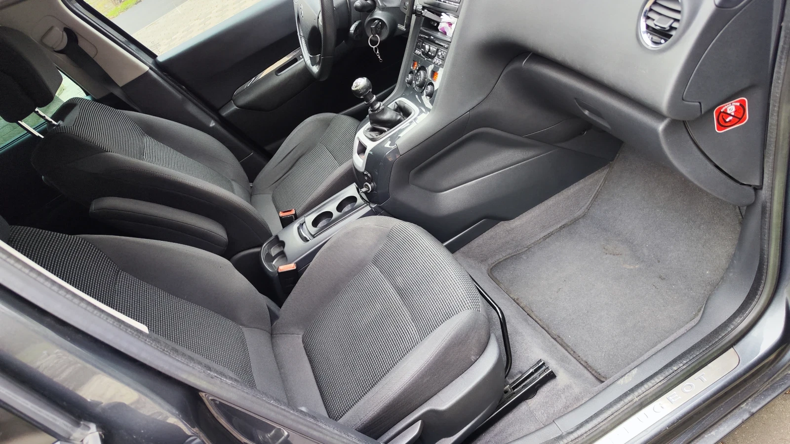 Peugeot 5008 1.6HDI  - изображение 9