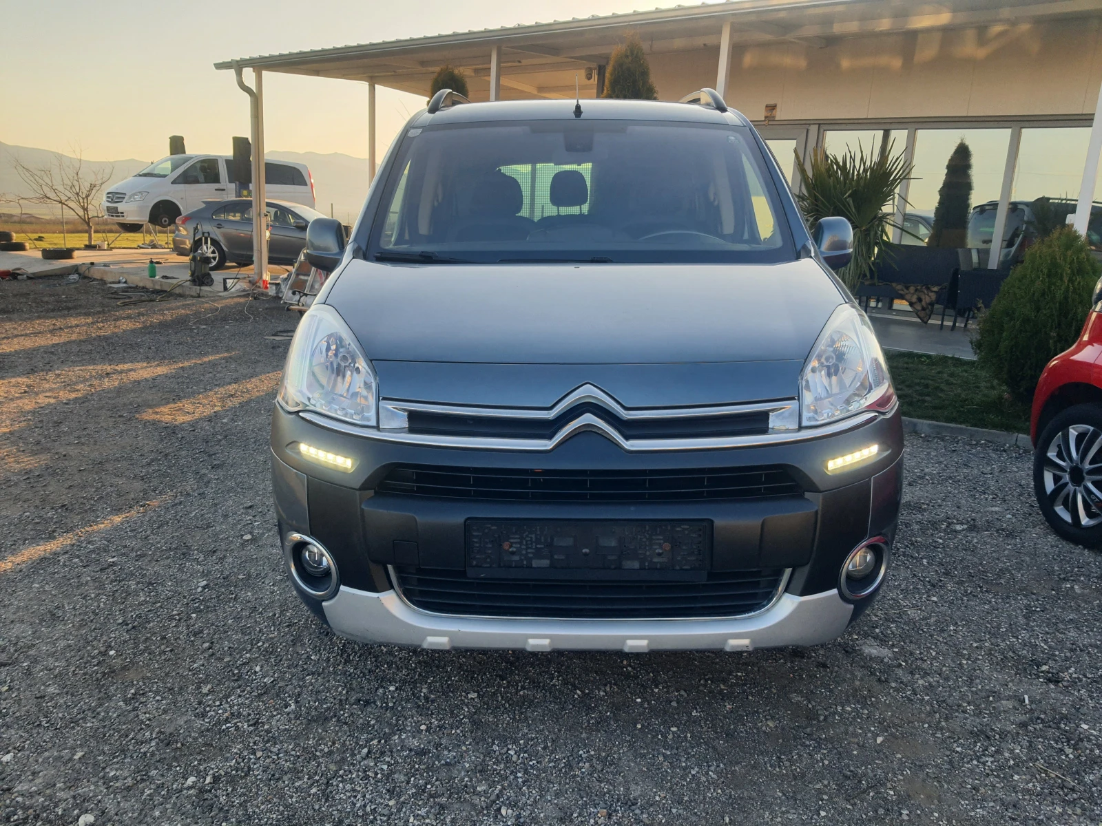 Citroen Berlingo XTR 1.6HDI 114HP, снимка 2 - Автомобили и джипове - 53822443