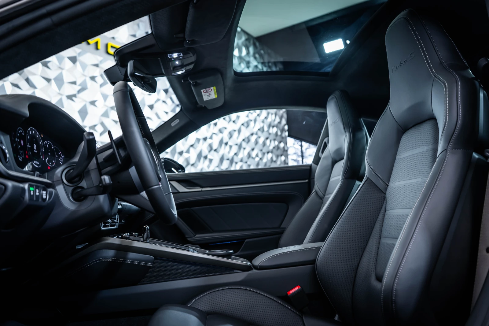 Porsche 911 992.2 Turbo S* Bose* SportChrono, снимка 14 - Автомобили и джипове - 54596357
