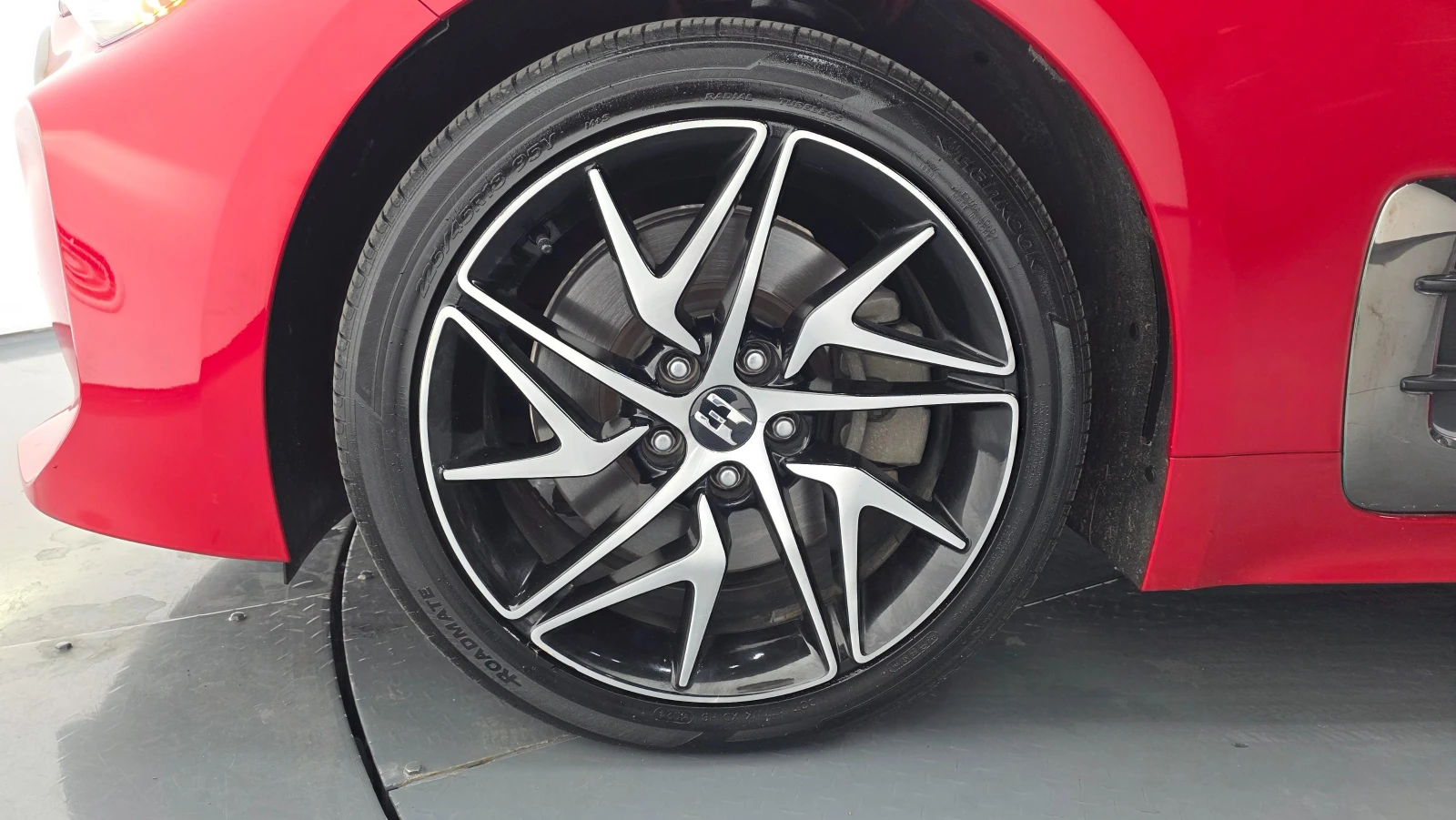 Kia Stinger 2.5* PLATINUM* ОБДУХВАНЕ* ХЕДЪП* 360КАМЕРА* , снимка 5 - Автомобили и джипове - 54913691