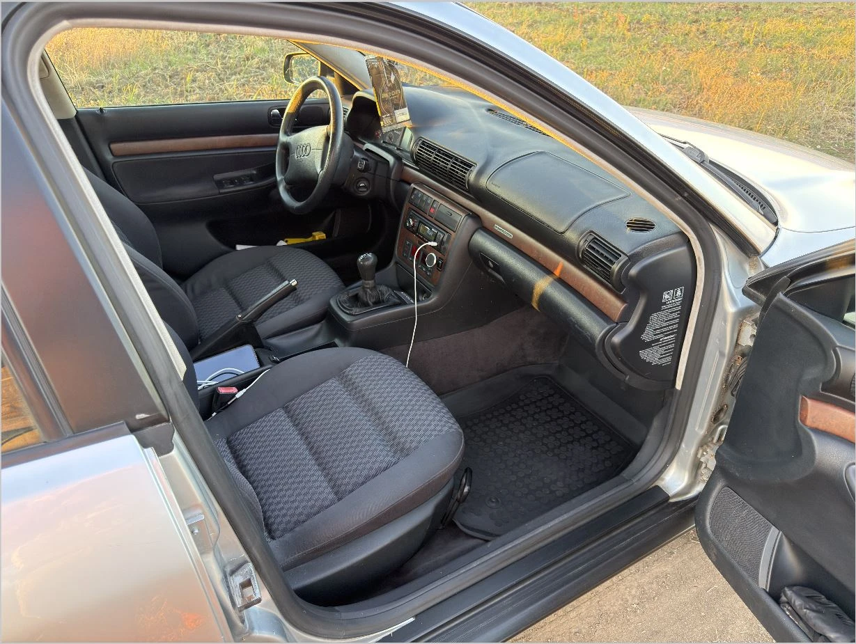 Audi A4 1.8T Quattro, снимка 8 - Автомобили и джипове - 55262652