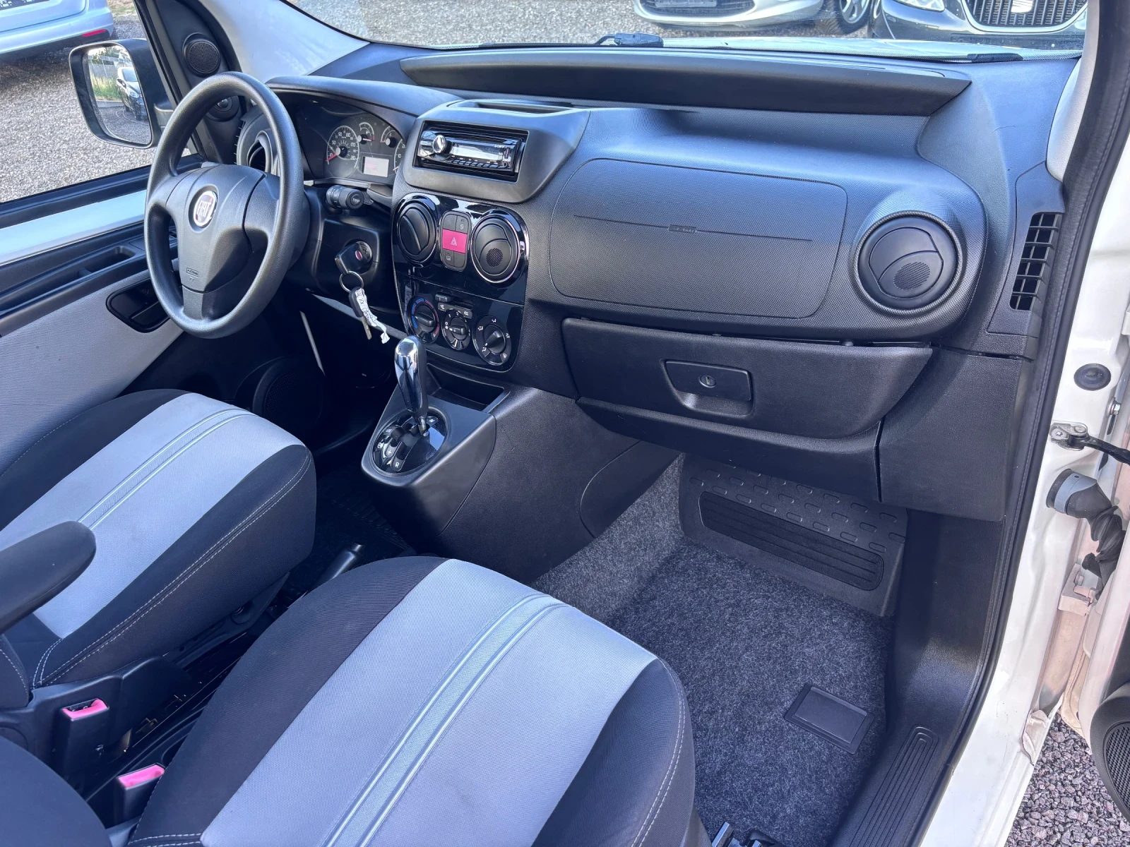 Fiat Qubo 1.3 M-jet    Automatic, снимка 9 - Автомобили и джипове - 55327760