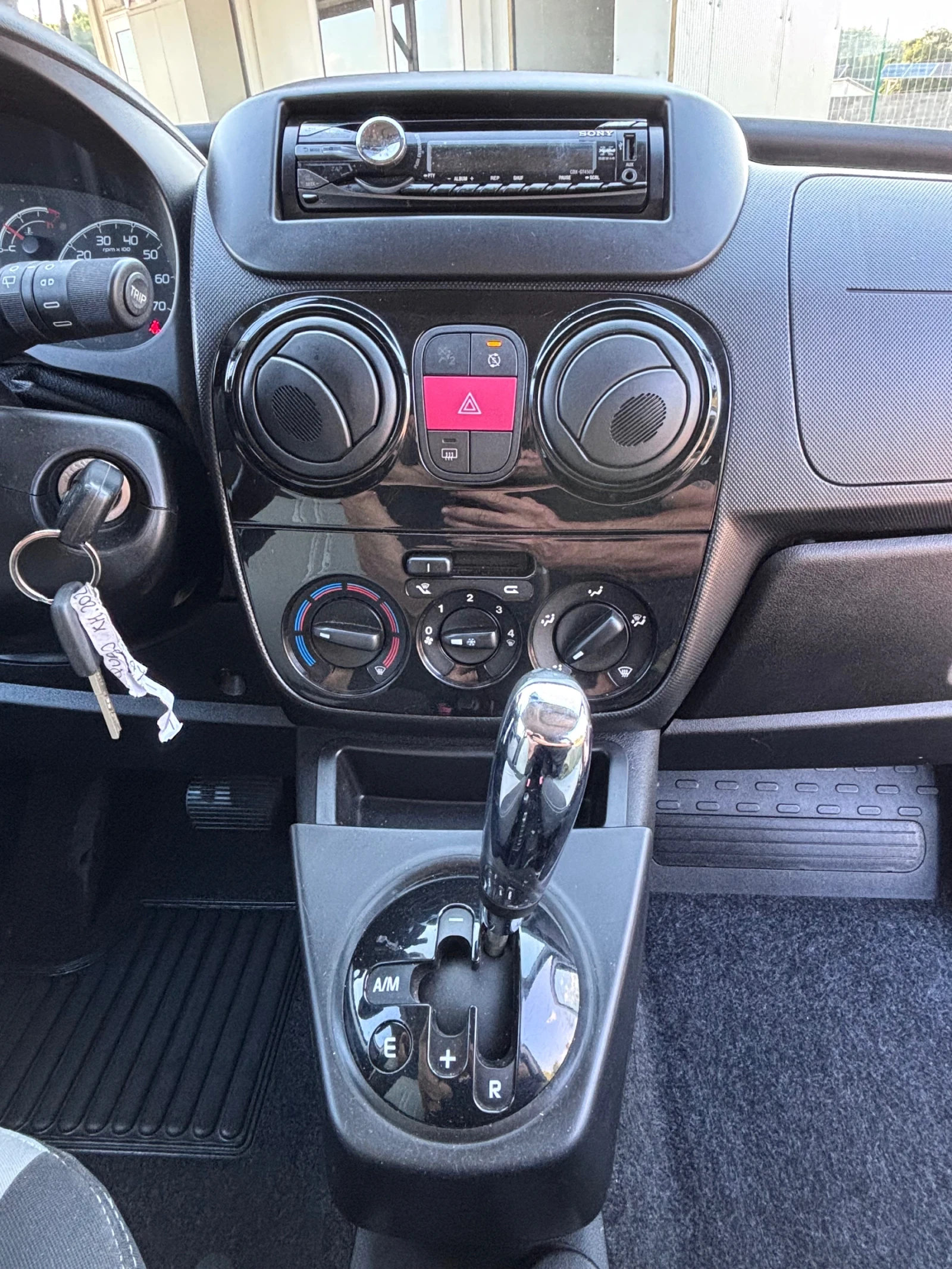 Fiat Qubo 1.3 M-jet    Automatic, снимка 11 - Автомобили и джипове - 55327760