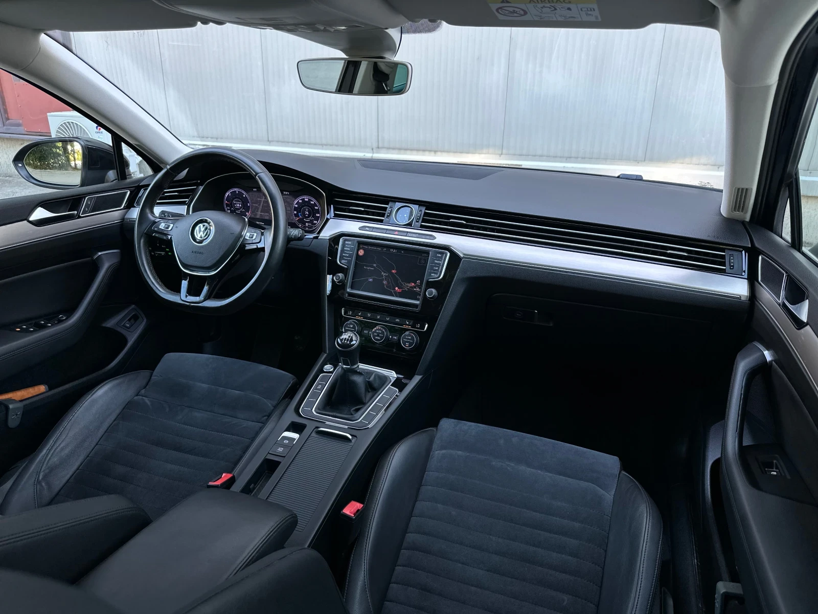 VW Passat R-Line//РЪЧКА/2.00D/DIGITAL/Matrix/FULL* MAXX/TOP/, снимка 9 - Автомобили и джипове - 55608310