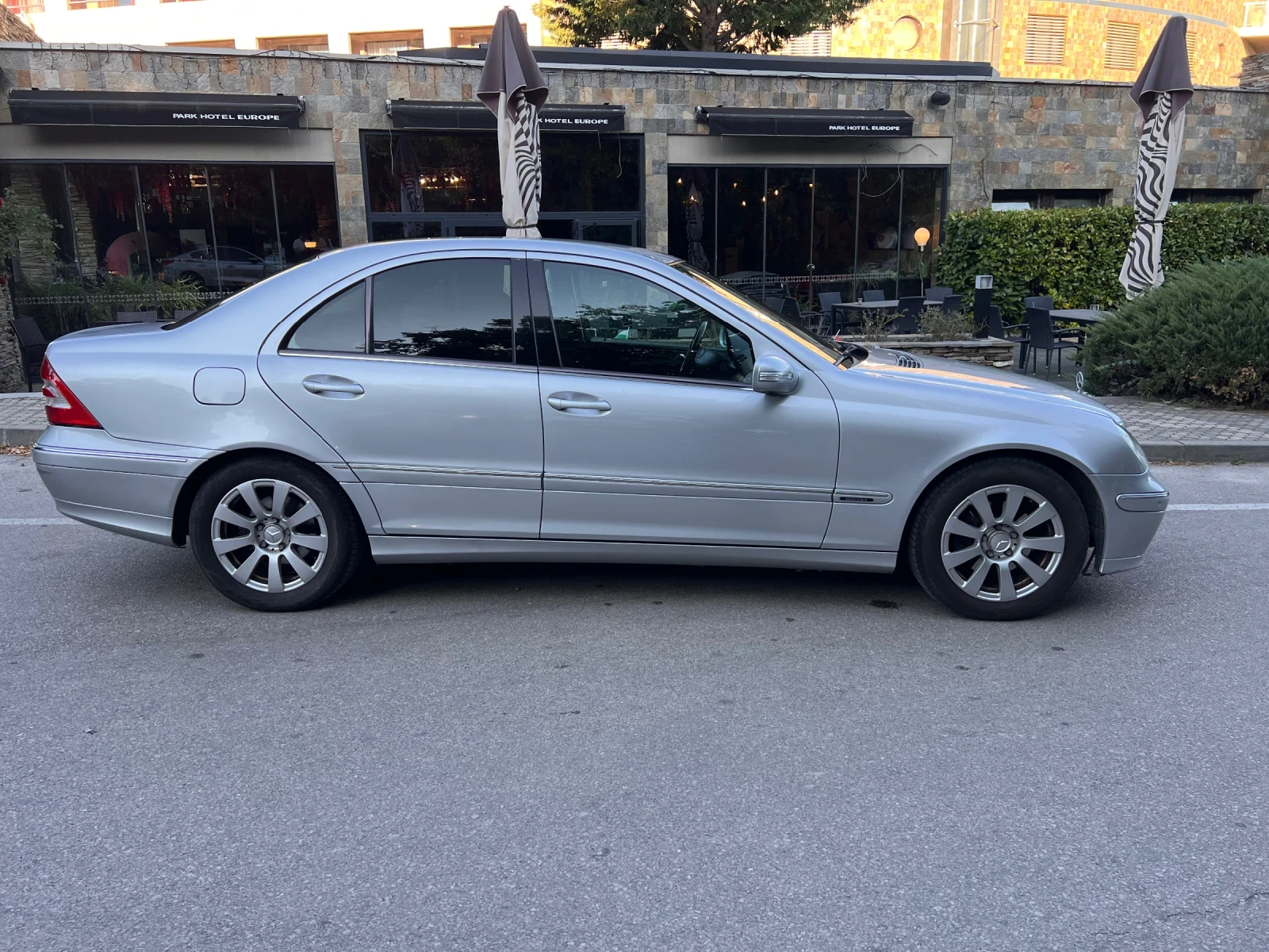 Mercedes-Benz C 220, снимка 3 - Автомобили и джипове - 55684420