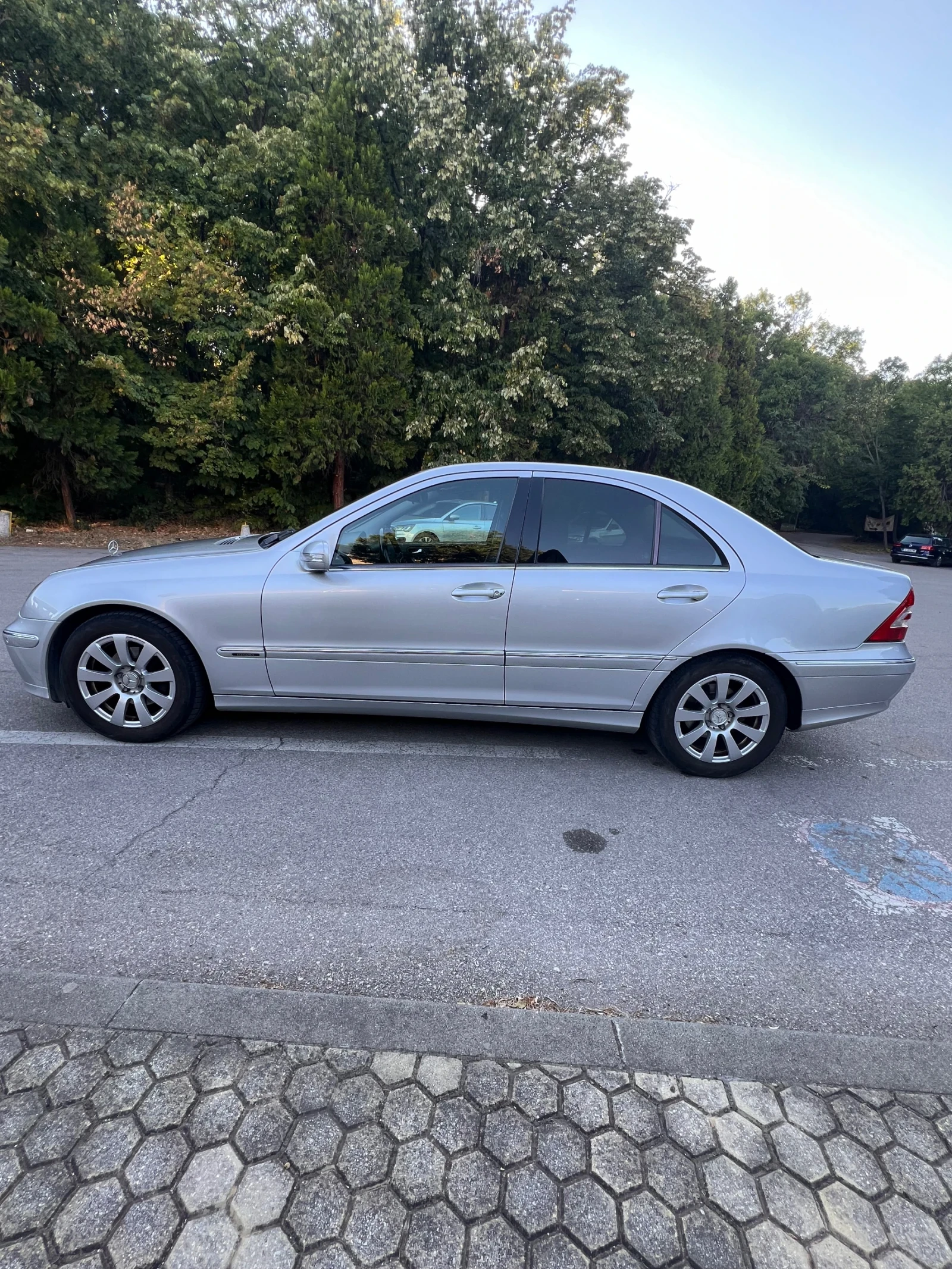 Mercedes-Benz C 220, снимка 4 - Автомобили и джипове - 55684420