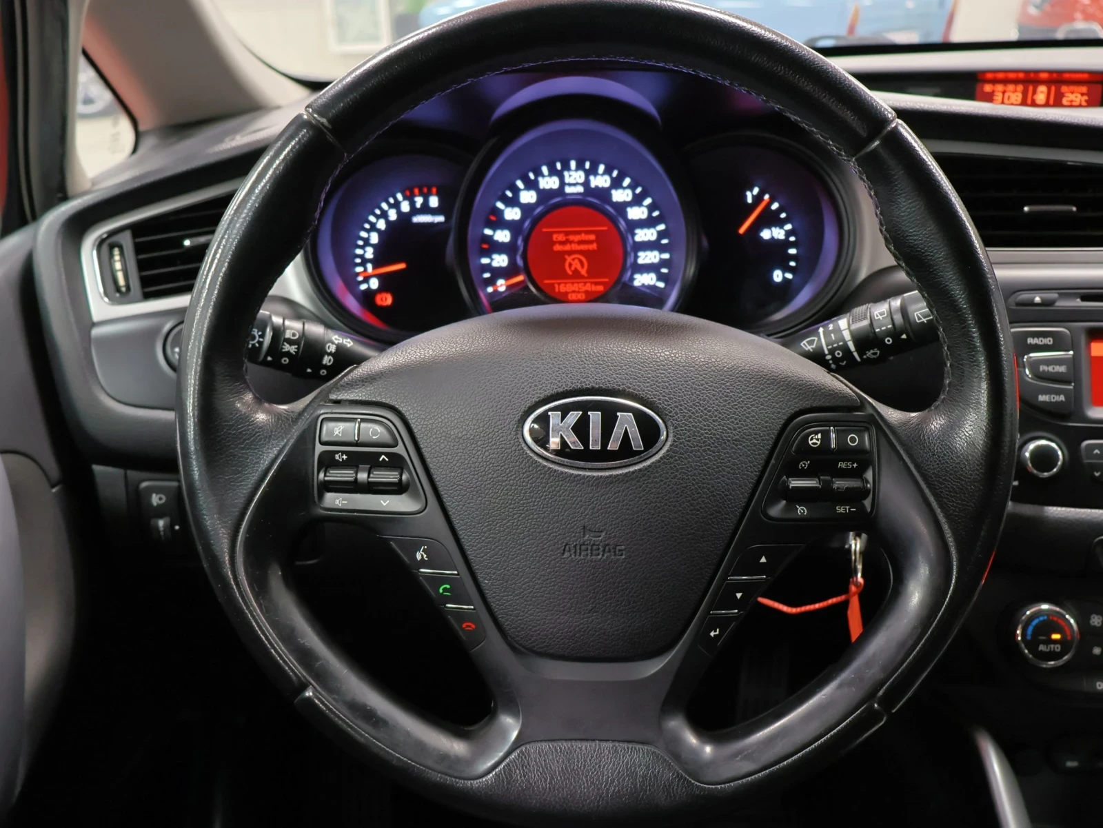 Kia Ceed 1.4 CVVT 100кс | 6СК | Климатроник , снимка 13 - Автомобили и джипове - 55821390
