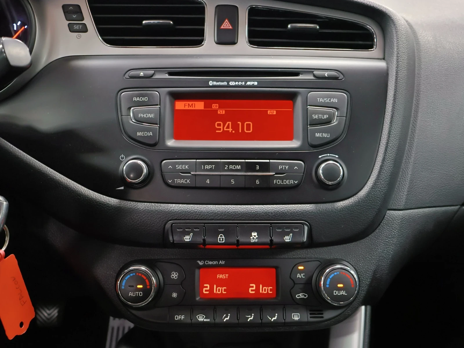 Kia Ceed 1.4 CVVT 100кс | 6СК | Климатроник , снимка 14 - Автомобили и джипове - 55821390