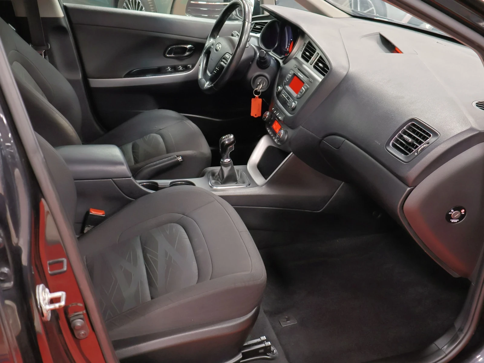 Kia Ceed 1.4 CVVT 100кс | 6СК | Климатроник , снимка 10 - Автомобили и джипове - 55821390