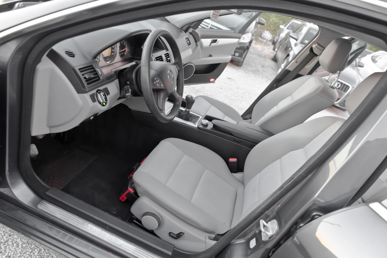 Mercedes-Benz C 220 Cdi 170ks 6sk. Xenon , снимка 9 - Автомобили и джипове - 55946450