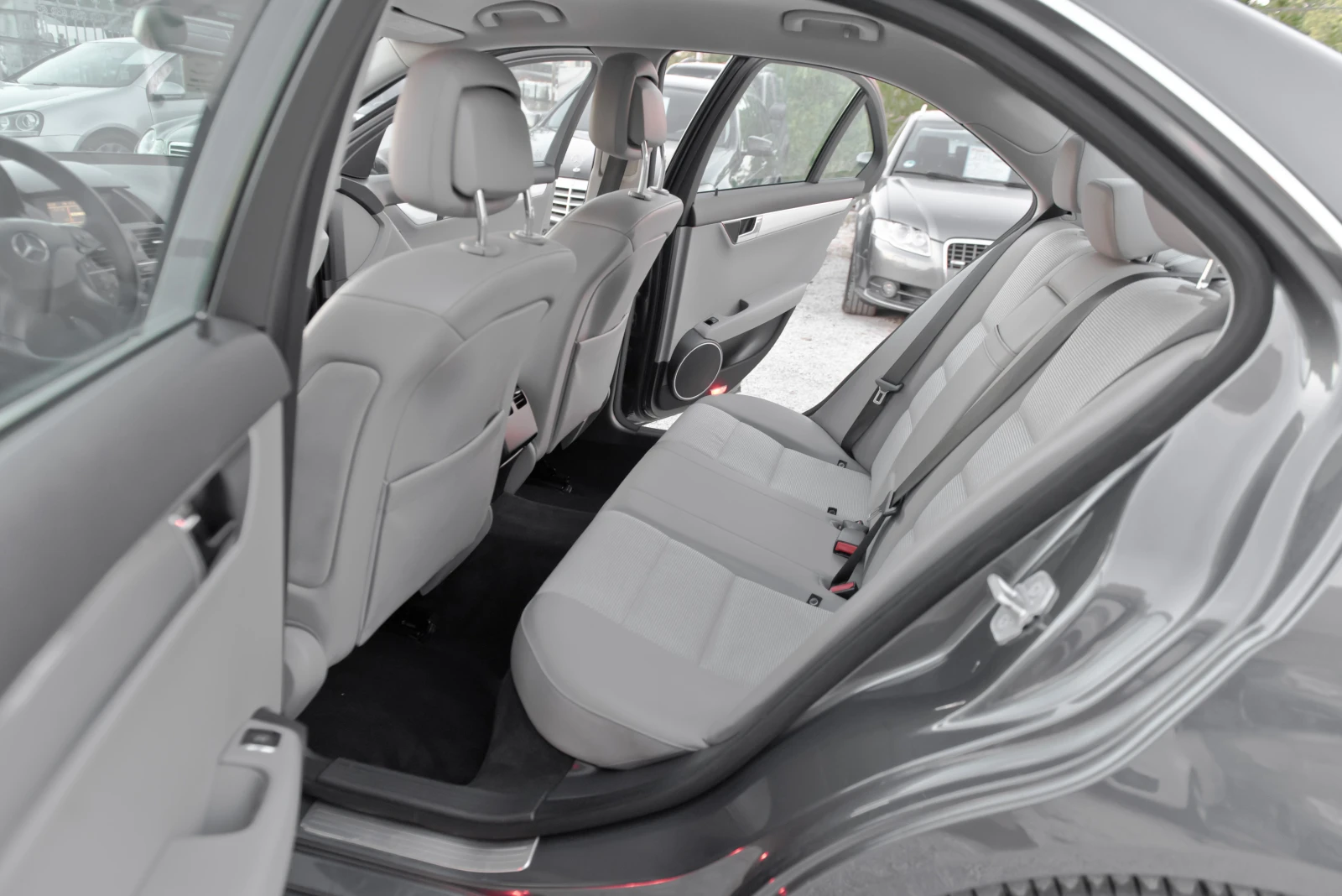 Mercedes-Benz C 220 Cdi 170ks 6sk. Xenon , снимка 10 - Автомобили и джипове - 55946450