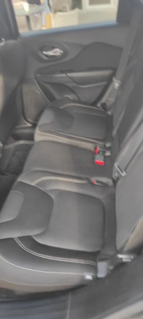 Jeep Cherokee V6 4Х4 - 20500 лв. / 10481.48 € - 93874952 16