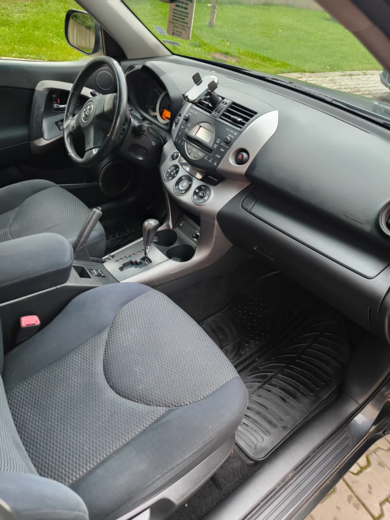 Toyota Rav4  2.0i GAS, снимка 10 - Автомобили и джипове - 52422143