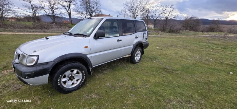 Nissan Terrano 2.7, снимка 3 - Автомобили и джипове - 53410372