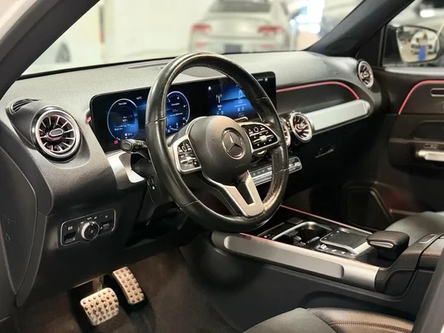 Mercedes-Benz GLB 250 4MATIC* АвтоКредит* (ЦЕНА ДО БГ), снимка 11 - Автомобили и джипове - 53927696