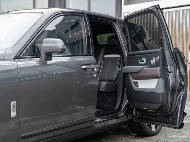 Rolls-Royce Cullinan FACELIFT BESPOKE TV, снимка 13 - Автомобили и джипове - 56260896