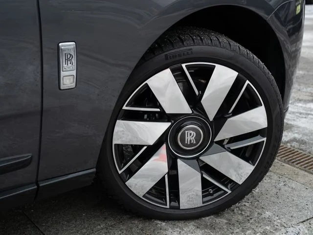Rolls-Royce Cullinan FACELIFT BESPOKE TV, снимка 3 - Автомобили и джипове - 56260896
