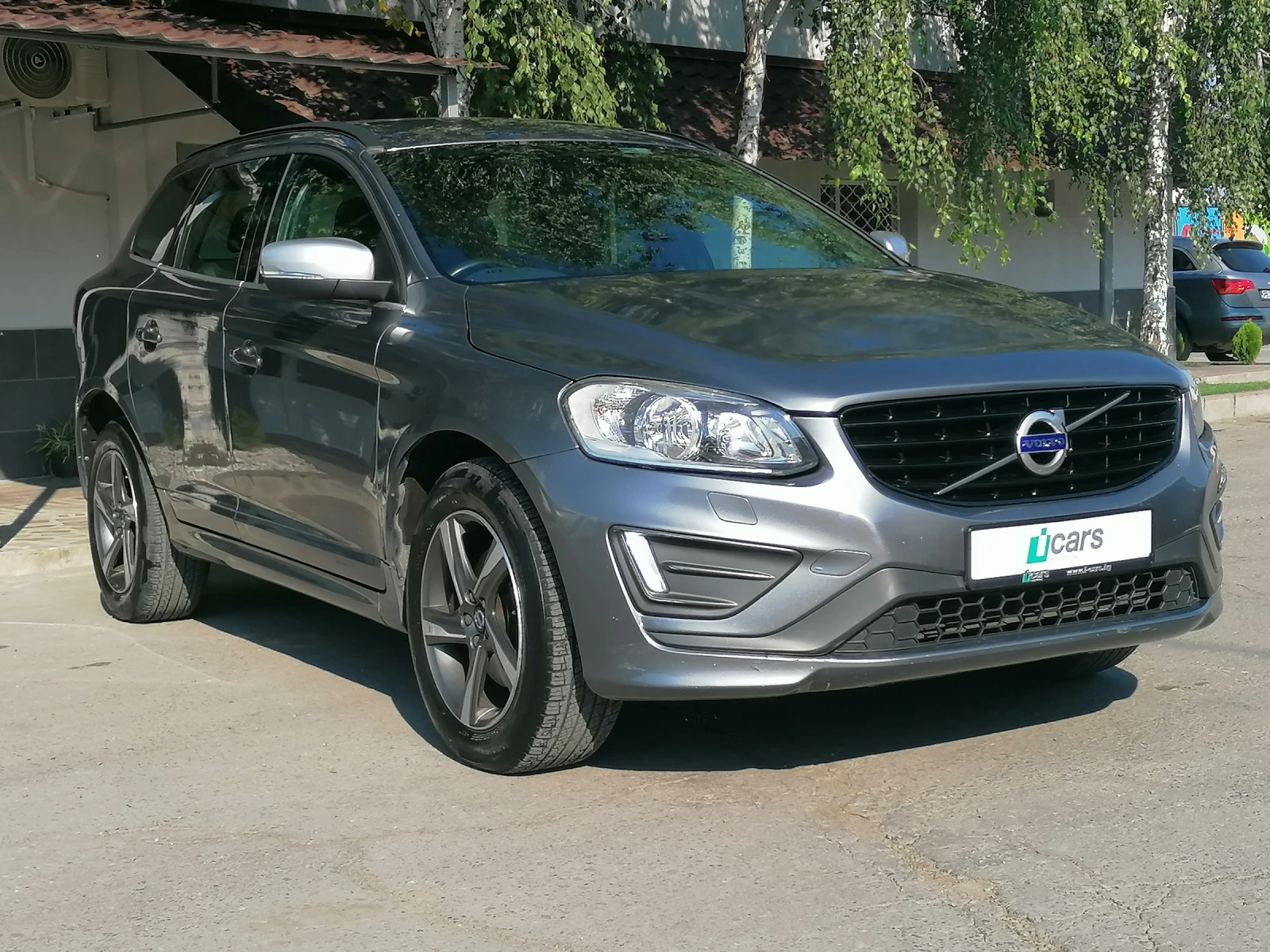 Volvo XC60 2.0 D R-Design - изображение 3