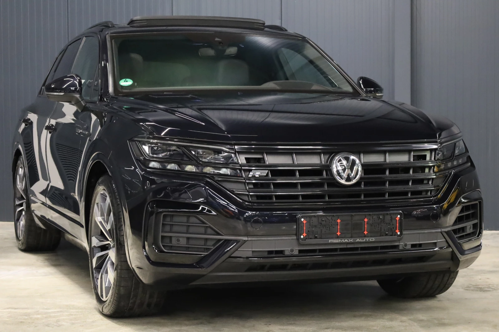 VW Touareg R-LINE* IQ HD MATRIX* HEAD UP* DYNAUDIO* PANO!!!